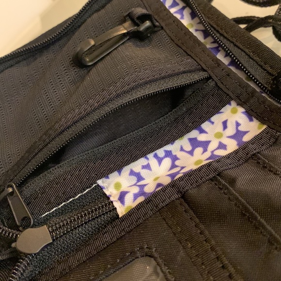 Sherpani Zoe travel/passport wallet - Picture 6 of 10